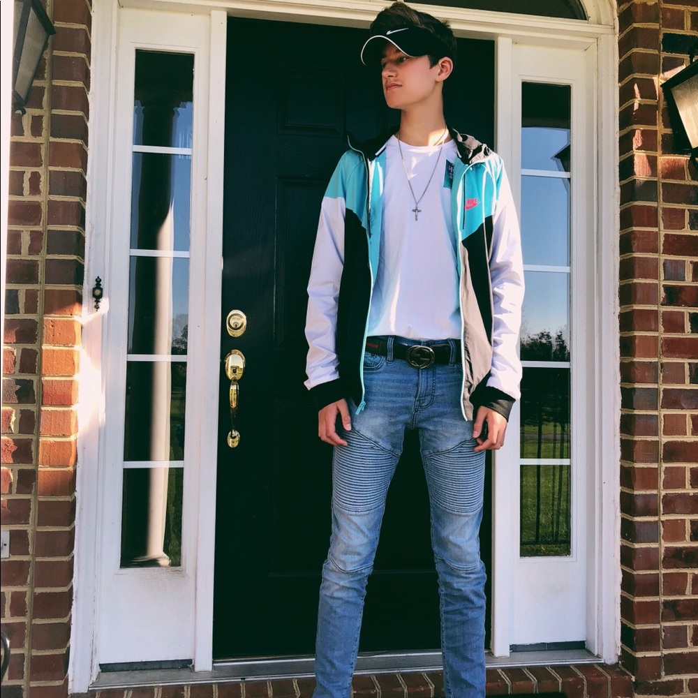 Meet your Posher, Christian